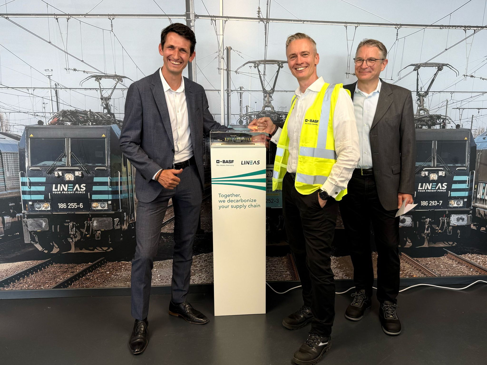 Lineas and BASF celebrate 1000th freight shuttle: a milestone for sustainable and efficient Rail Transport