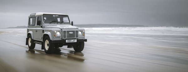 LAND ROVER CLASSIC ONTHULT                            CLASSIC DEFENDER WORKS V8 ISLAY EDITION