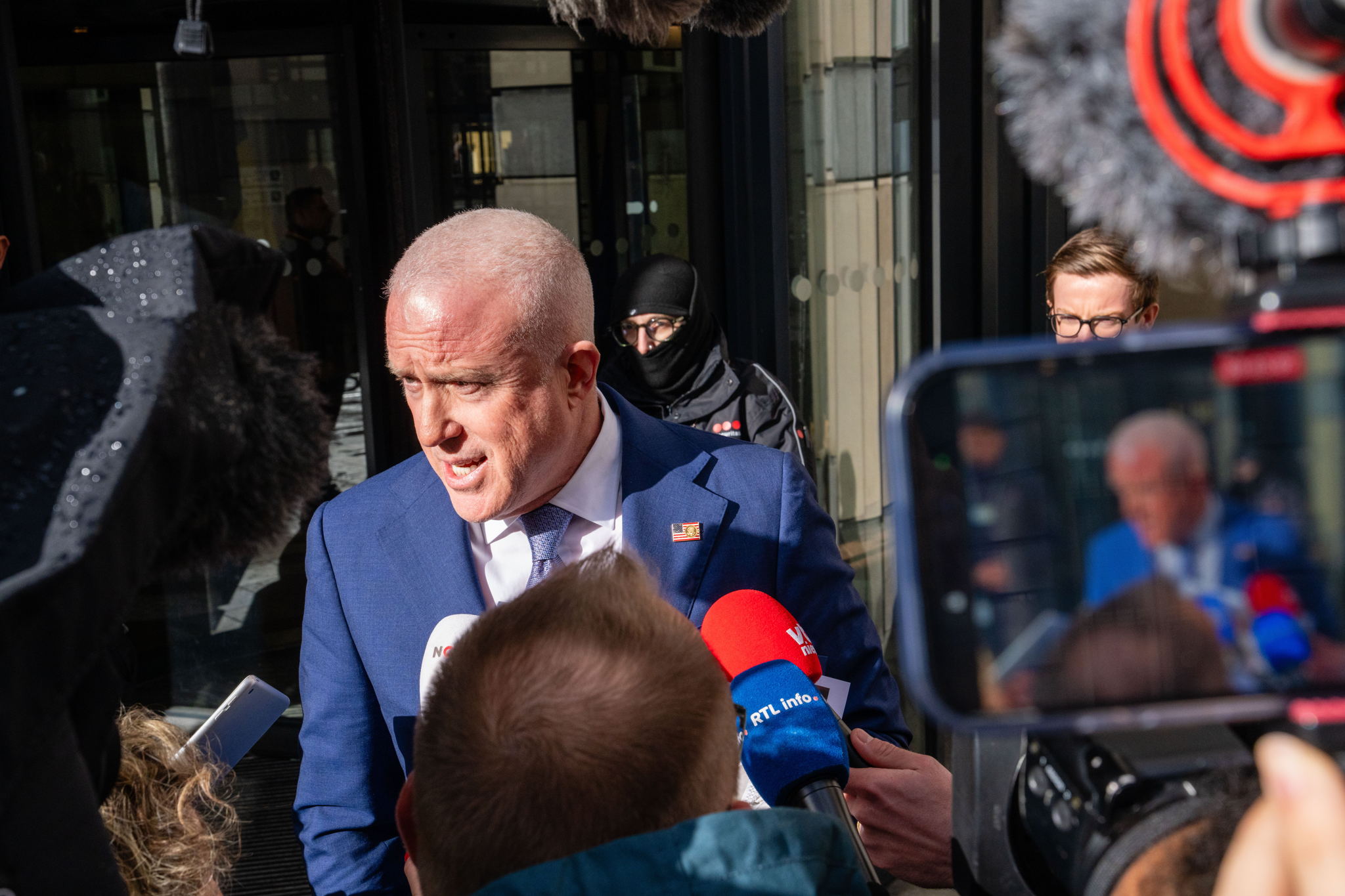 US ambassador says Vooruit leader is “banned from travel to the US” amid diplomatic row