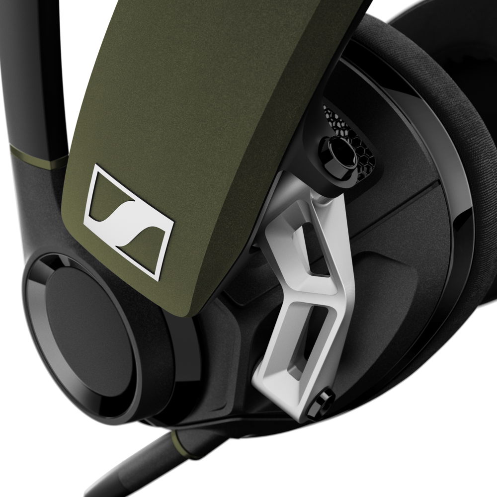 The GSP 550 features an advanced, solid metal hinge with a
2-axis mechanism that gives the earcups greater freedom of movement.
The GSP 550 features an advanced, solid metal hinge with a
2-axis mechanism that gives the earcups greater freedom of movement.