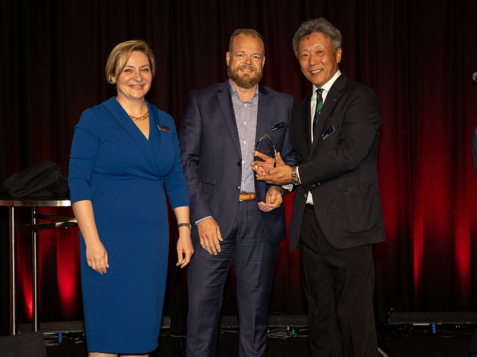 IAL Head of Network Development Ella Letiagina, Ballarat Isuzu Dealer Principal Ian Deacon and IAL Managing Director and Chief Executive Officer Takeo Shindo