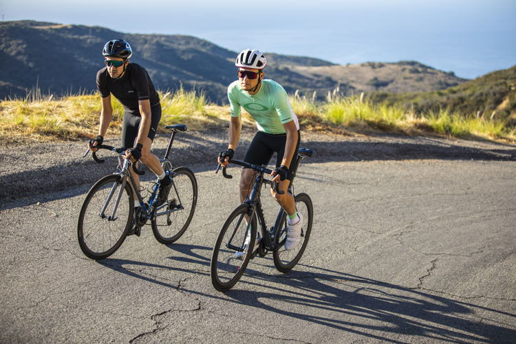 OAKLEY ROAD CYCLING COLLECTION - LIFESTYLE IMAGE (8)