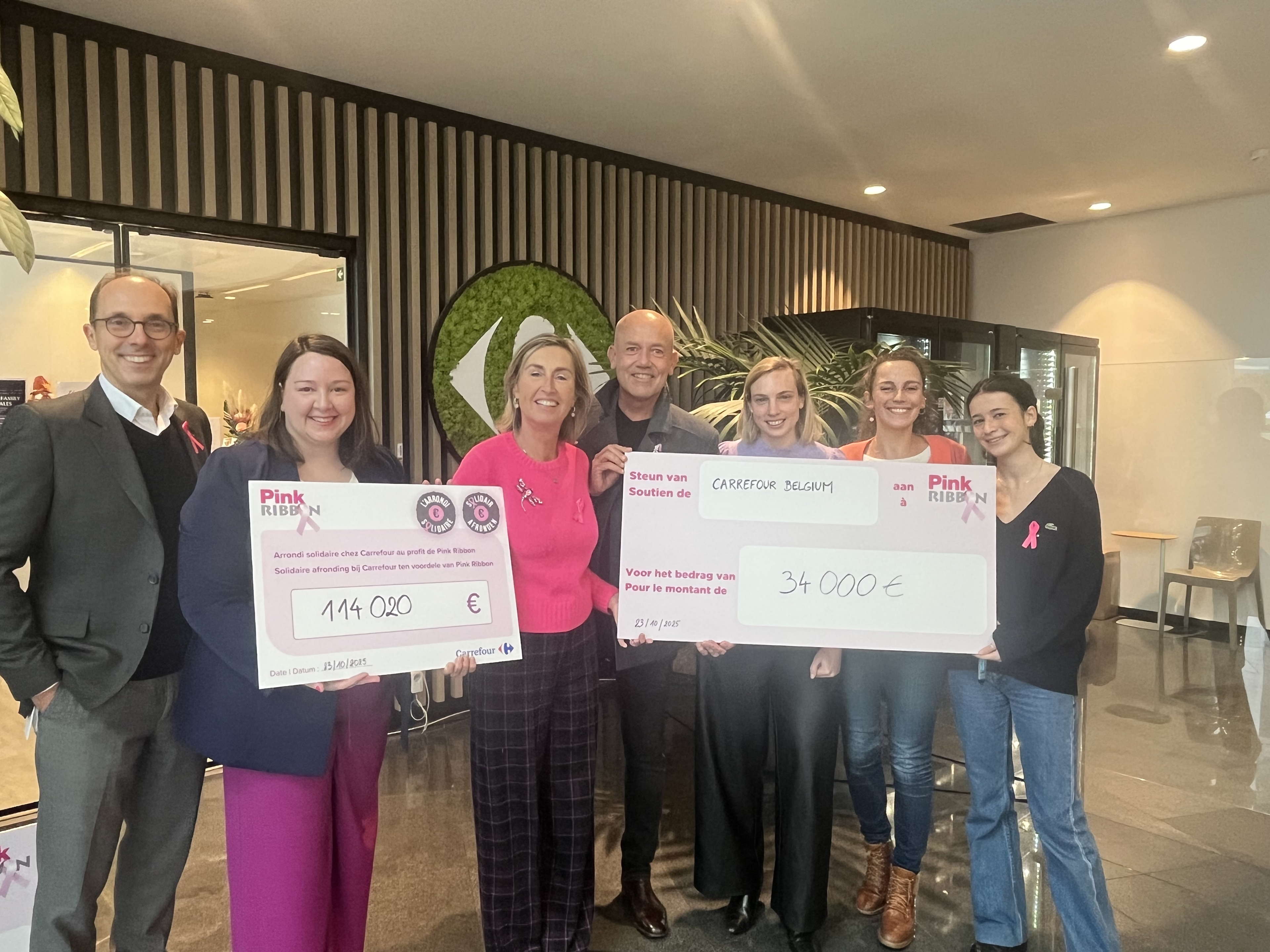 Carrefour Belgique et ses clients unis contre le cancer du sein : un don exceptionnel de 163.536€ récolté au profit de Pink Ribbon