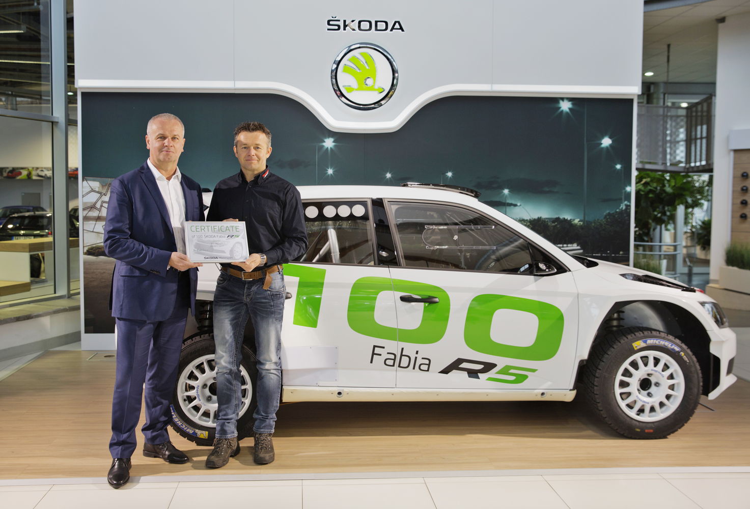 Erik Wevers’ (right) team received the 100th car in Mladá Boleslav. According to ŠKODA Motorsport Director Michal Hrabánek (left), the handover marks another milestone for the successful ŠKODA FABIA R5.