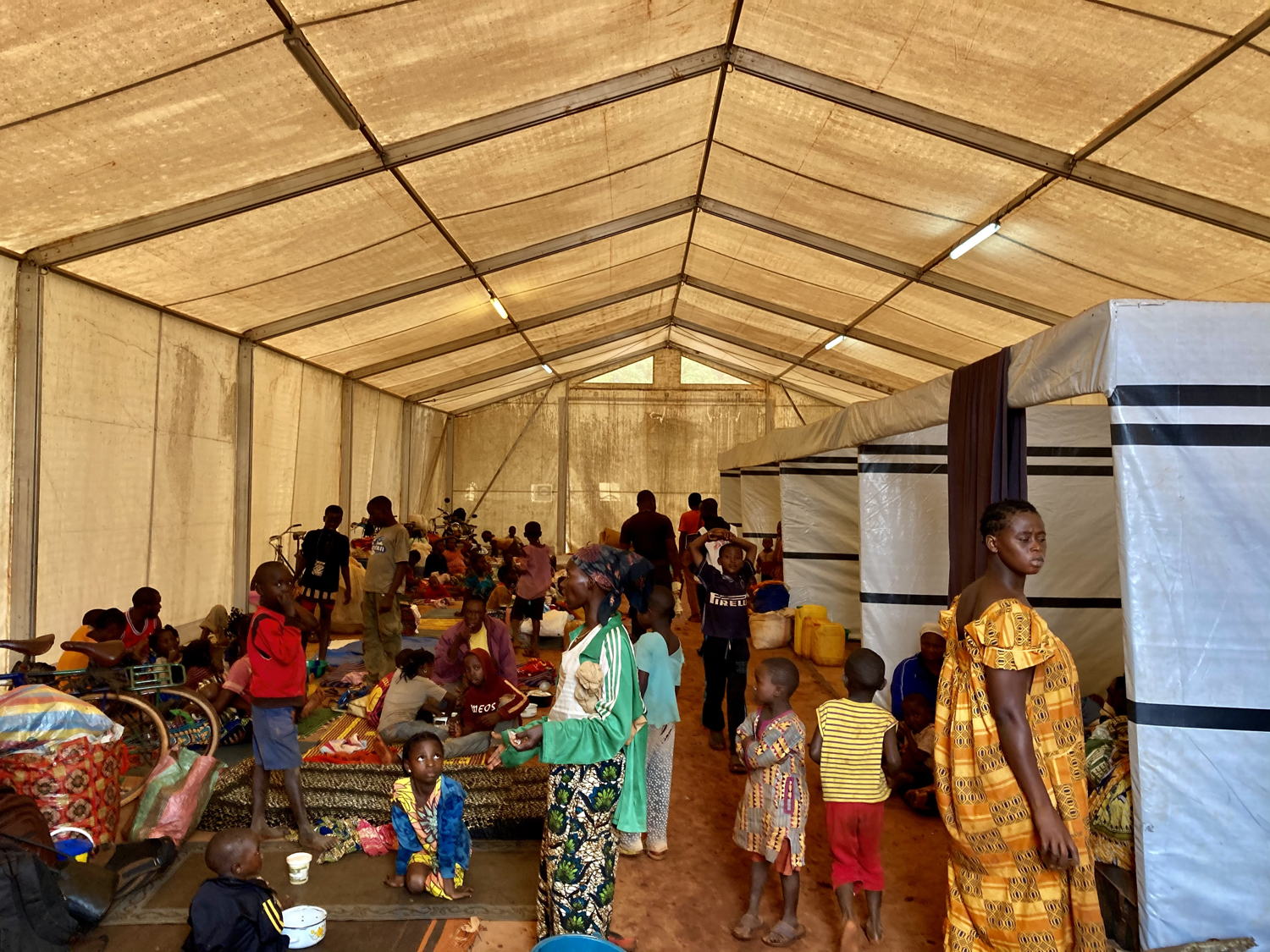 Families seek refuge inside the MSF-supported Bangassou University Regional Hospital after the armed offensive on the city on January 3rd, 2021. Copyright: Dale Koninckx/MSF
