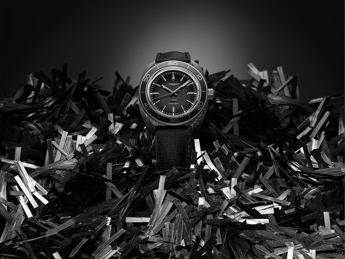 LONGINES_2025_ULTRA-CHRON CARBON_L28394522_1