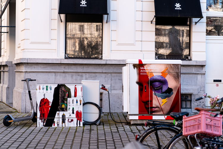Les cabines d'alimentation en énergie décorées dans la Nationalestraat, (c) Photo: Ian Segal