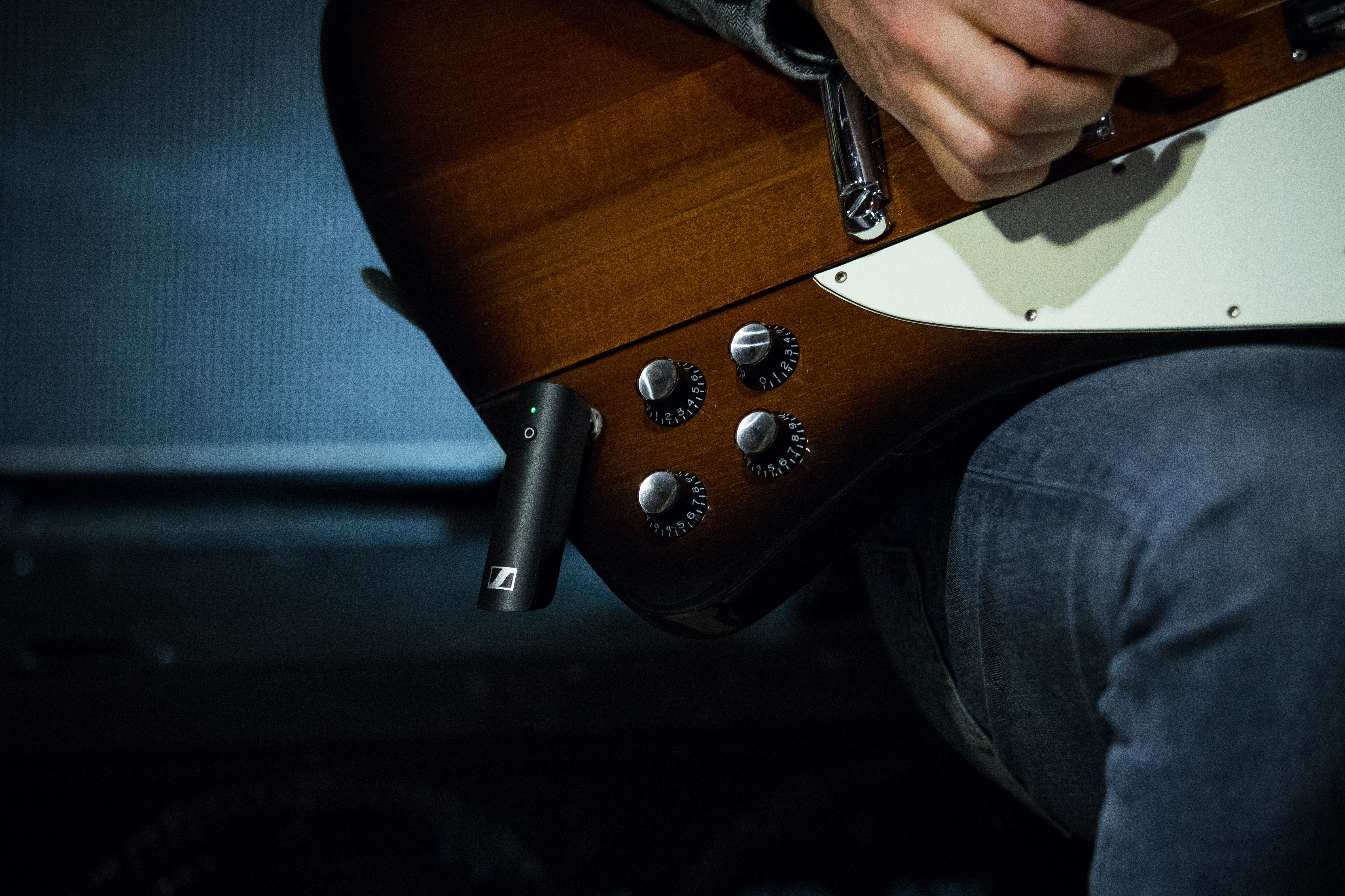 The XSW-D instrument transmitter plugs directly into your guitar or bass. Alternatively, the transmitter can be worn on the belt or pocket using the supplied instrument cable and belt clip