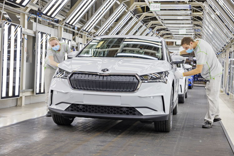 Series production of the ENYAQ iV starts today at ŠKODA AUTO's main plant in Mladá Boleslav. The new model is the Czech car manufacturer's first production vehicle based on the Volkswagen Group's Modular Electrification Toolkit (MEB).