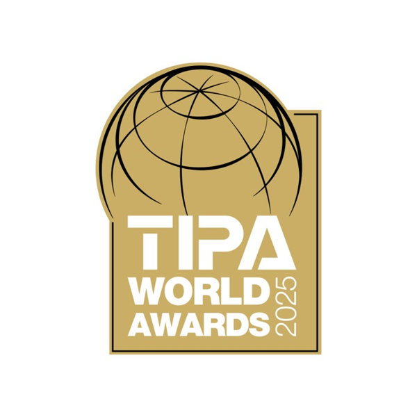 Sony celebra cuatro galardones en los Premios TIPA 2025, entre los que se cuentan: «MEJOR CÁMARA PROFESIONAL FULL-FRAME» para la Sony Alpha 1 II y «MEJOR TELEOBJETIVO PARA AFICIONADO» para el Sony FE 400-800 mm F6.3-8 G OSS