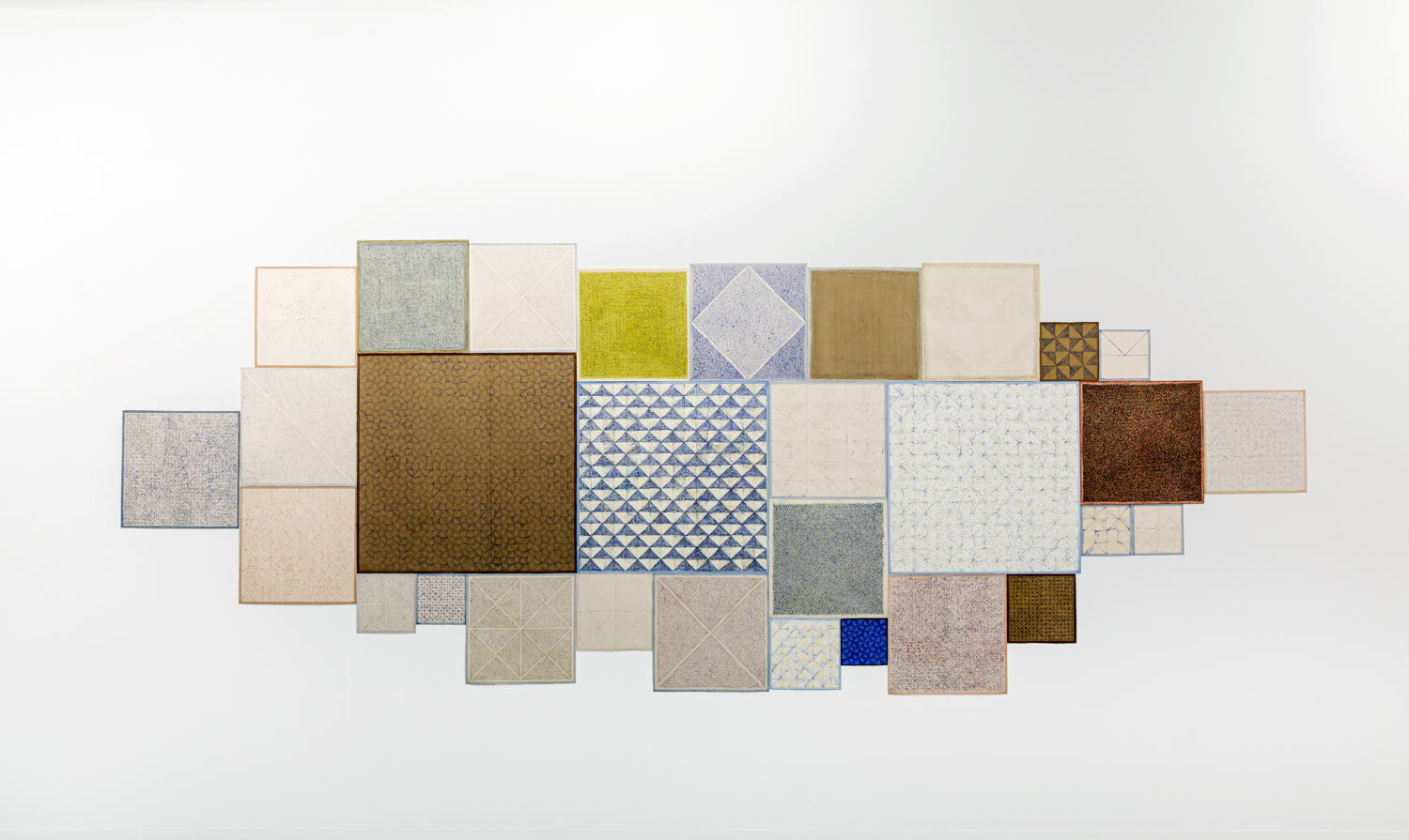 Fatima Barznge, Study of Square/ZamZam, 2017, acrylverf en potlood op papier, 180,0 x 500,0 cm, Collectie Stedelijk Museum Schiedam. Schenking NOG Collectie/Stichting Beheer SNS REAAL