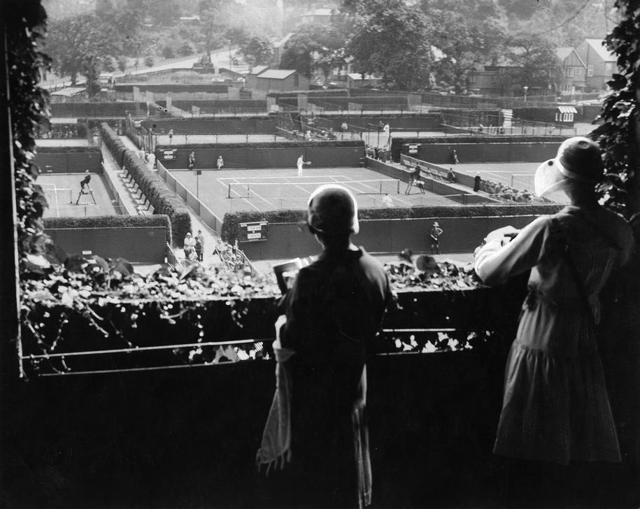 Views over the tennis courst at Wimbledon. AKG2914754 © akg-images / ullstein bild / Schlochauer