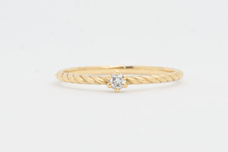 Lily Ring €350,00