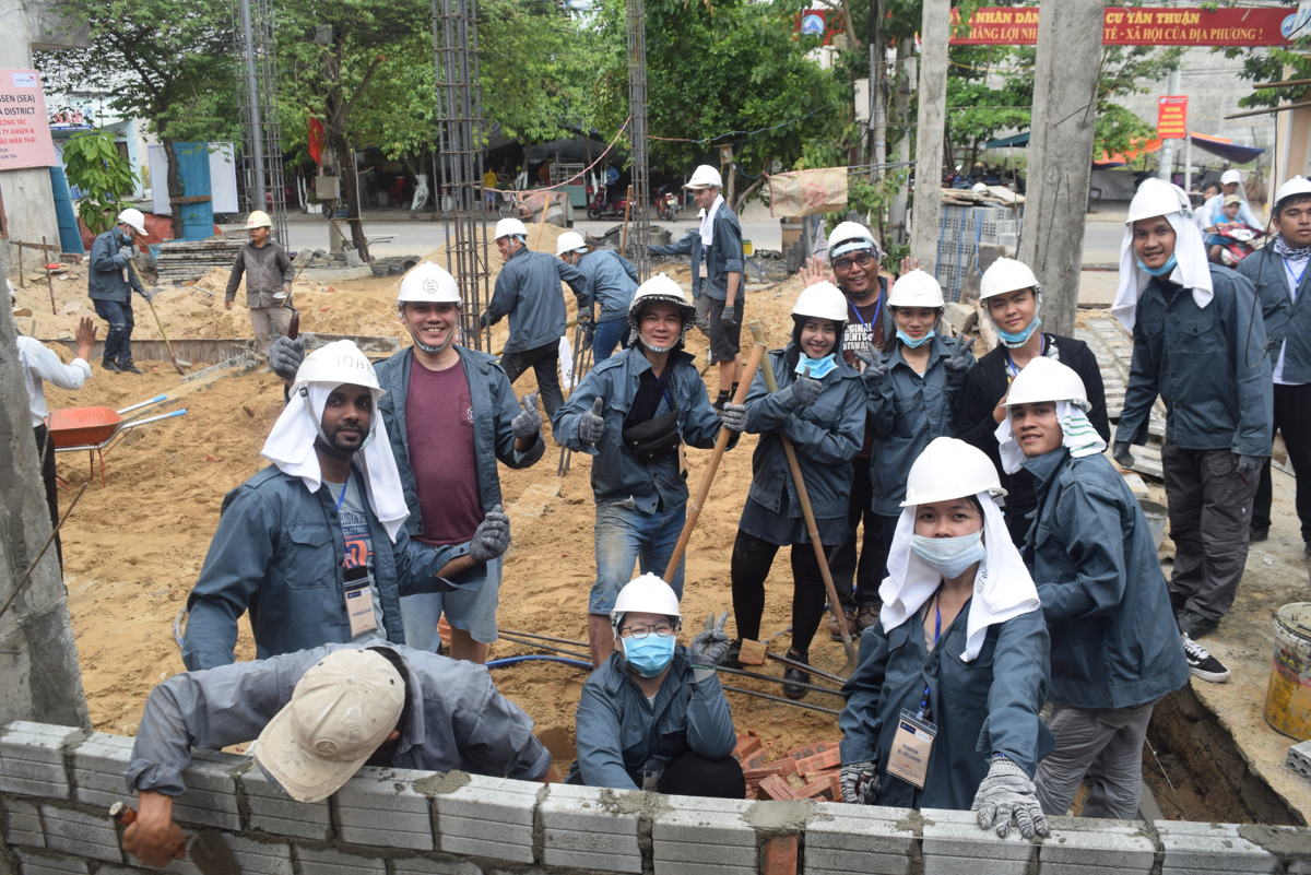 Our volunteers tirelessly building a community typhoon evacuation shelter that doubles
up as a community centre for a local community in Vietnam. 