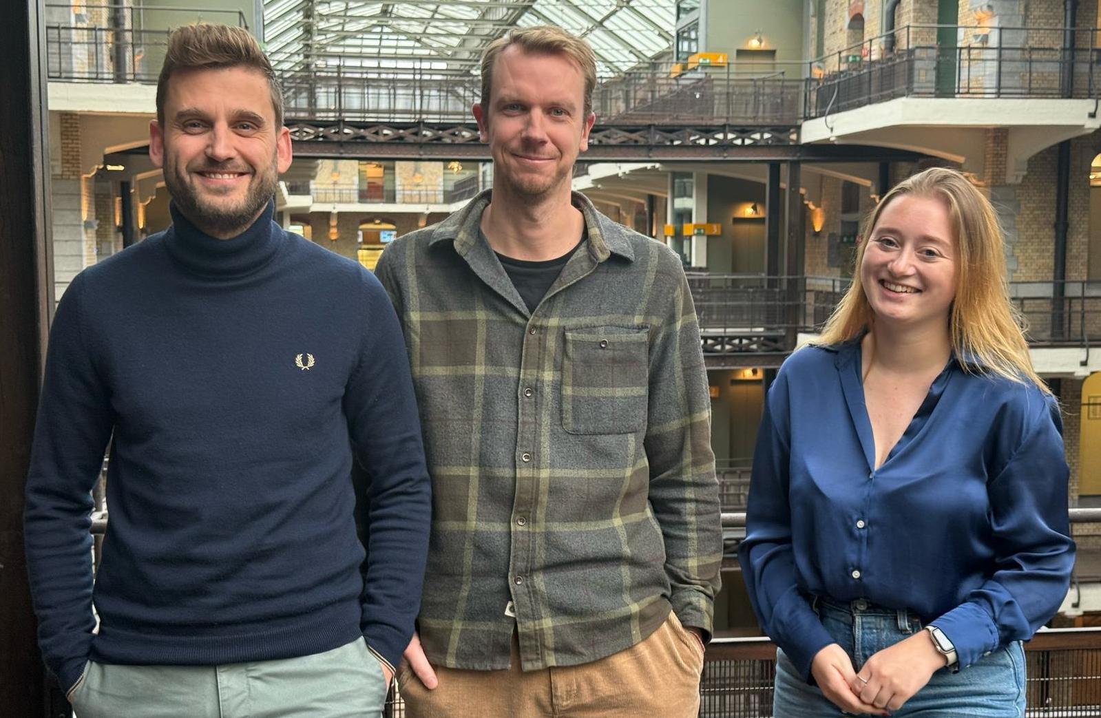 Het vaste PR-team voor Start it @KBC (vlnr): Paul Geens, Corneel Haine en Caitlin Muyllaert
