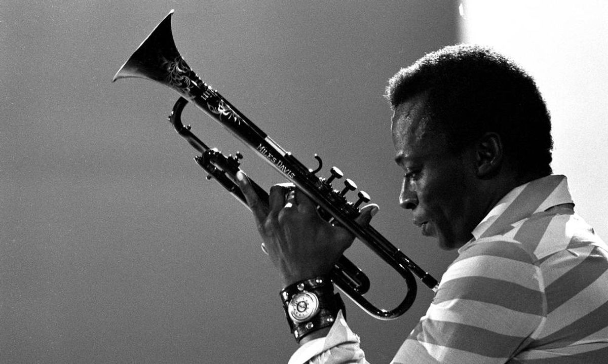 2026 Looking Further Ahead AKG3945190 Low Res 