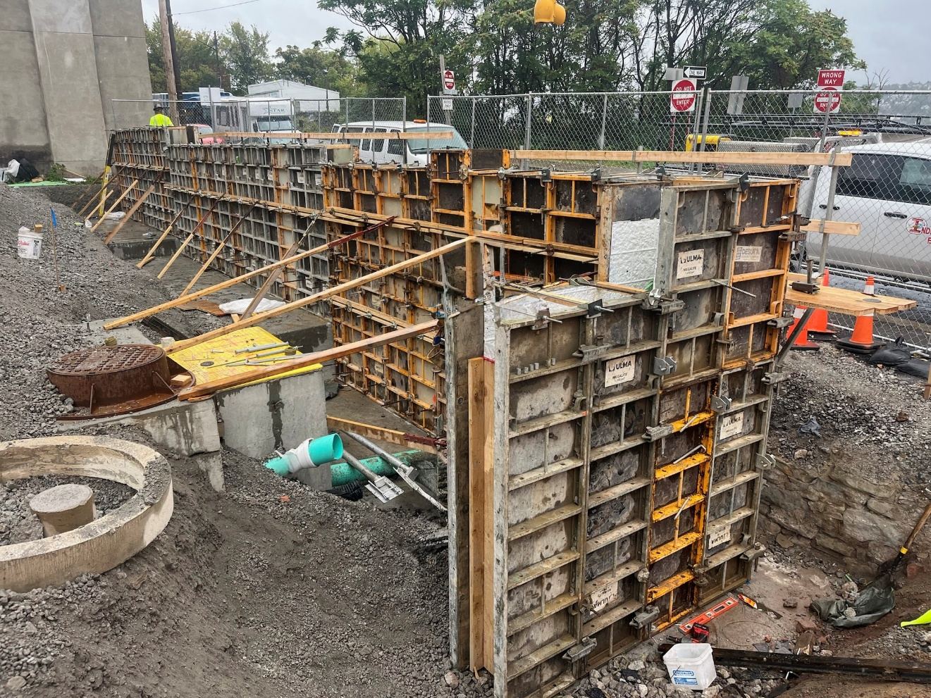 Support structure recently installed at Fifth Avenue and Kirkpatrick Street Support structure recently installed at Fifth Avenue and Kirkpatrick Street