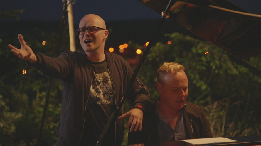 Philippe Geubels met Jef Neve in Het huis (c) VRT