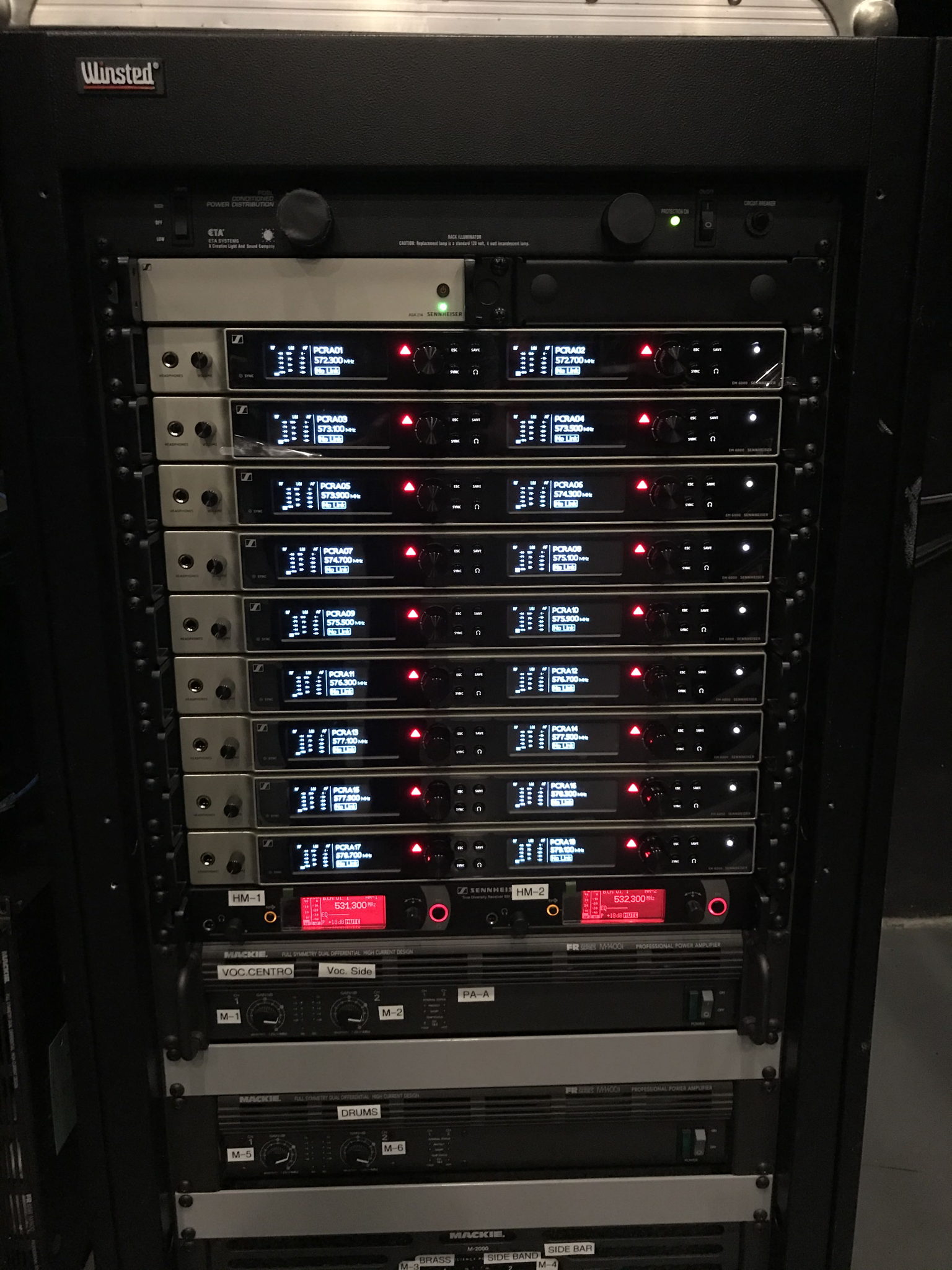 Eines der Sennheiser Racks, die bei WKAQ genutzt werden Eines der Sennheiser Racks, die bei WKAQ genutzt werden