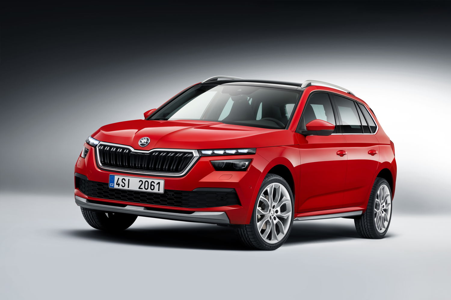 With the new KAMIQ, ŠKODA is presenting the brand’s
first city SUV in Geneva. It combines the advantages of an
SUV such as greater ground clearance and higher sitting
position with a stylish off-road appearance and the agility
of a compact vehicle.