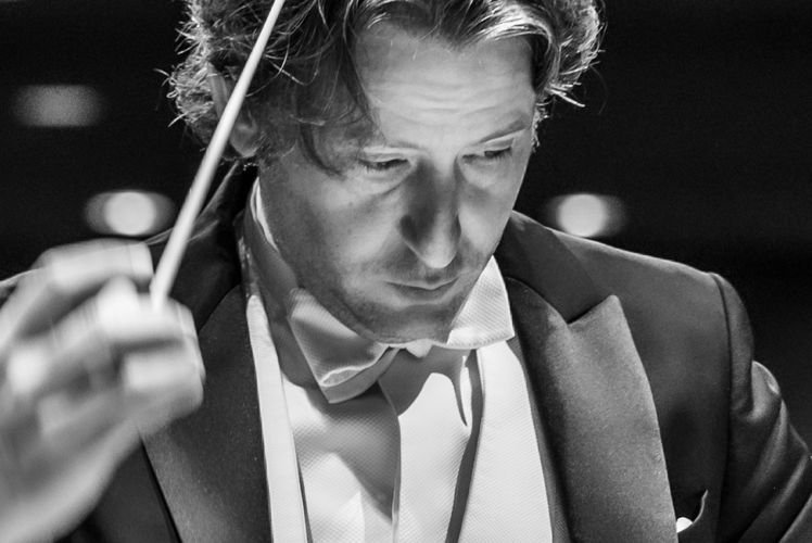 Gustavo Gimeno (Photo credit: Allan Cabral/Toronto Symphony Orchestra)