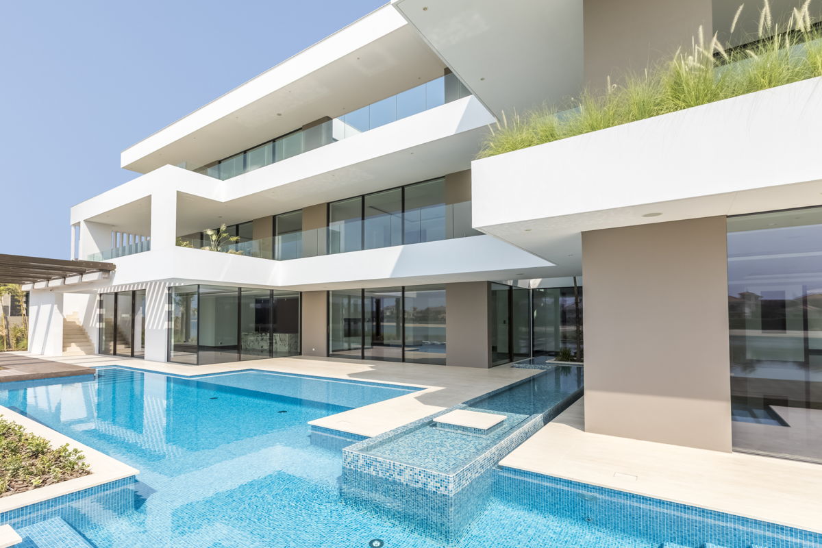 Villa on Palm Jumeira, Dubai, with Schuco Panoramic Windows