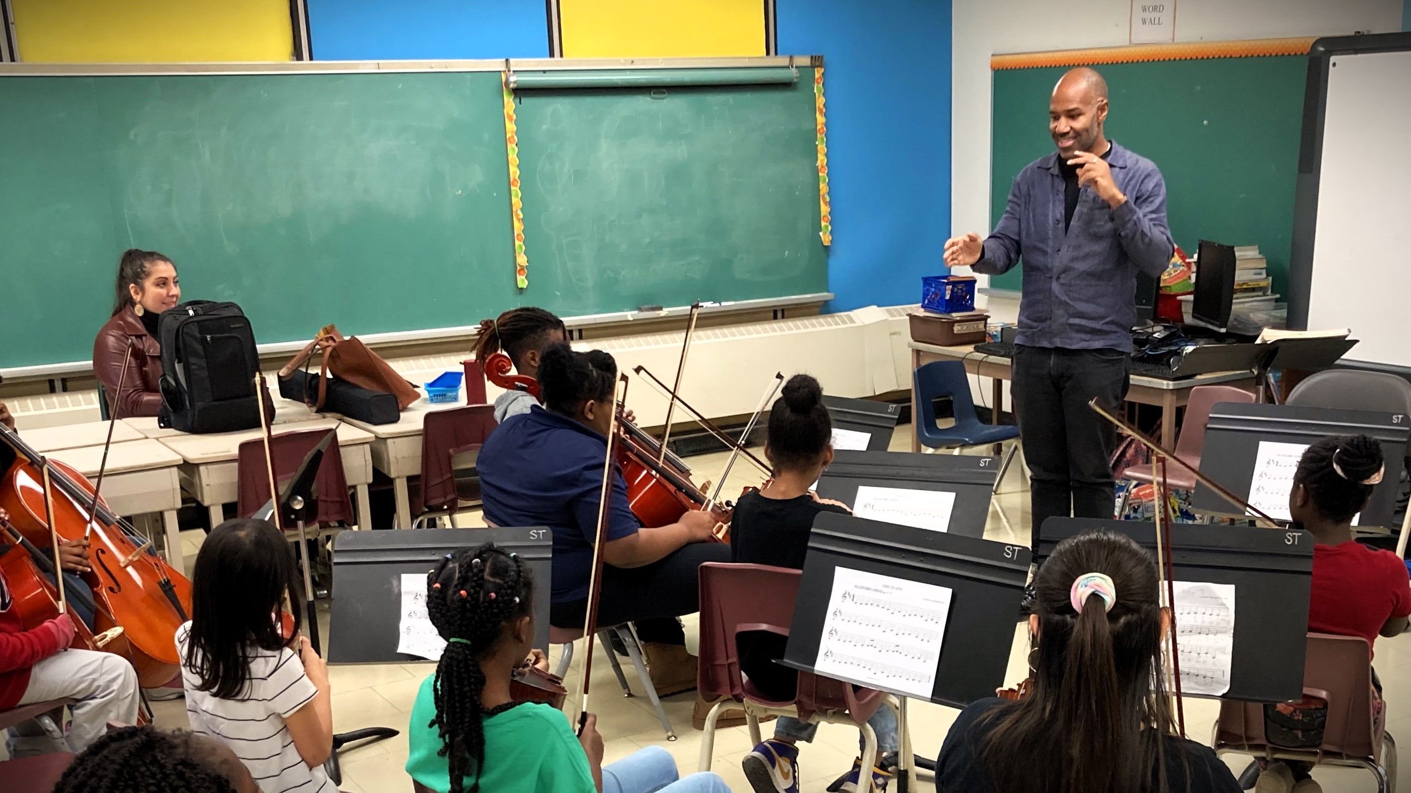 Daniel Bartholomew-Poyser giving a violin workshop at Yorkwoods Public School, November 13, 2023