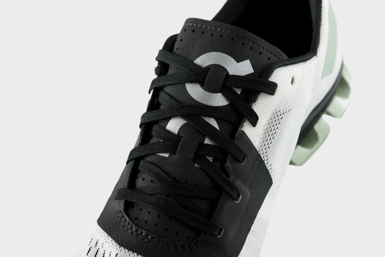 Cloudflash in White|Black (Men/Women)