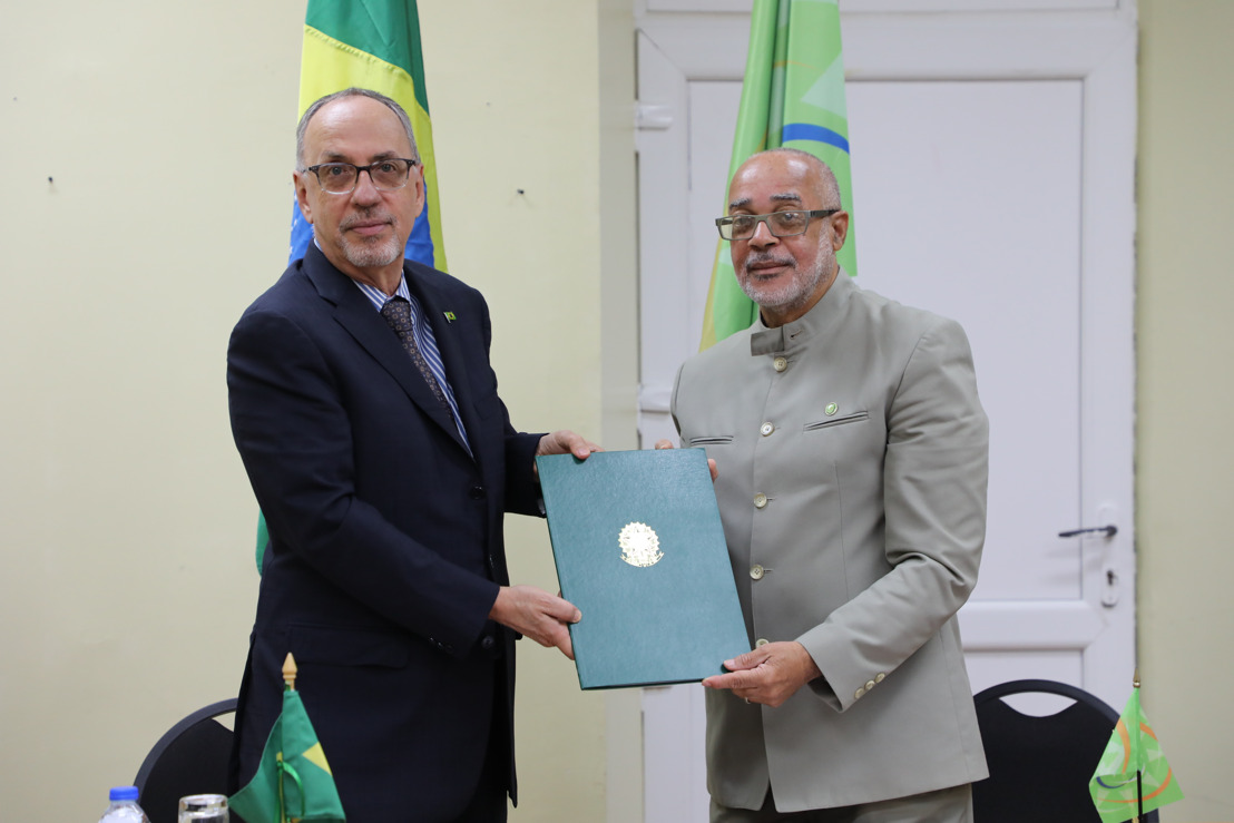 The Ambassador of Brazil to the  OECS presents Credentials to the Director General