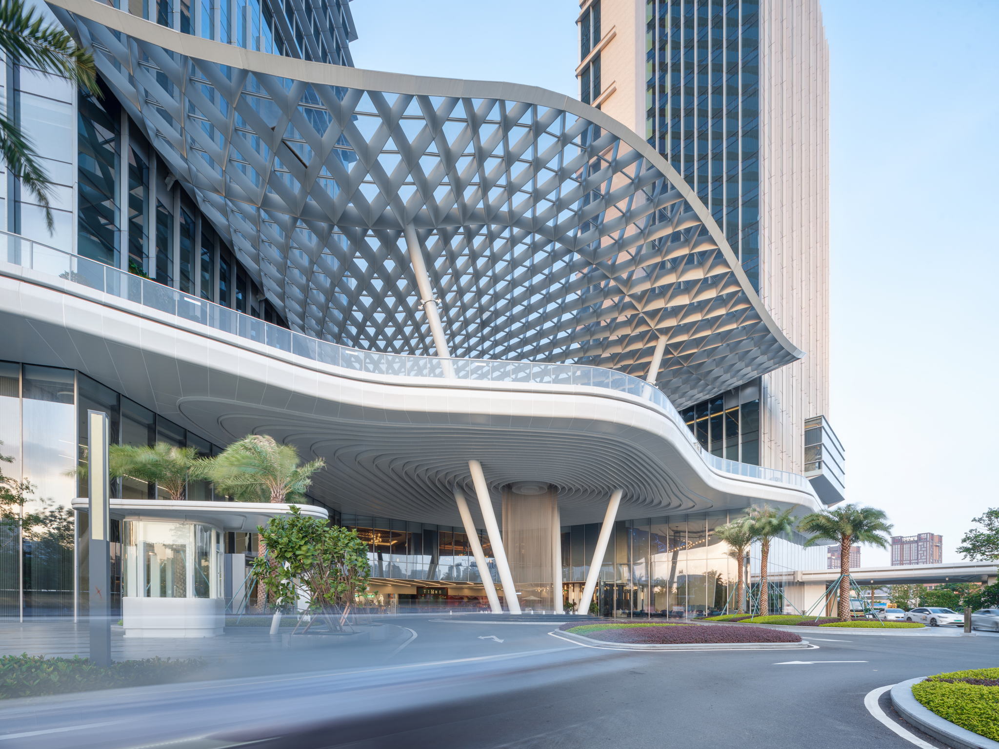 The multi-layered wave-shaped façade of Unipark, by Ronald Lu and Partners The multi-layered wave-shaped façade of Unipark, by Ronald Lu and Partners