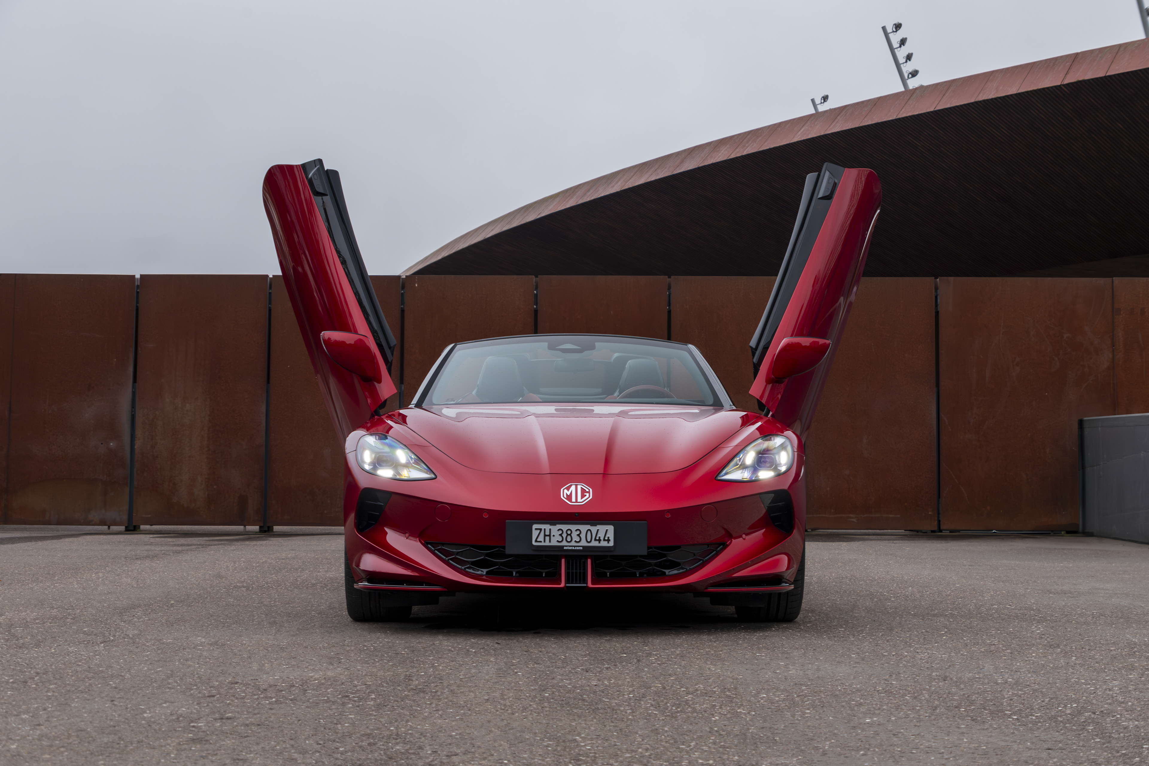 Trio di novità:
MG introduce in Svizzera Cyberster, HS e ZS