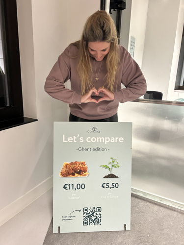 Sarah Parent met pancarte voor Gent