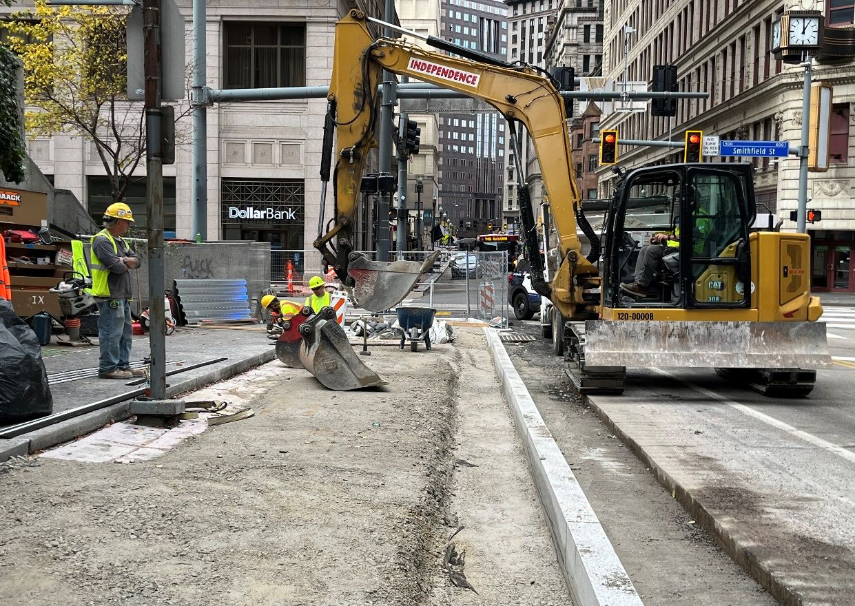 Crews preparing to place new sidewalk at Sixth Avenue and Smithfield Street