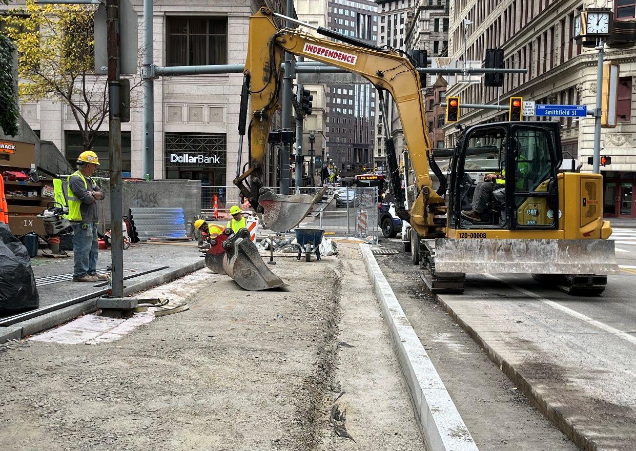 Crews preparing to place new sidewalk at Sixth Avenue and Smithfield Street Crews preparing to place new sidewalk at Sixth Avenue and Smithfield Street