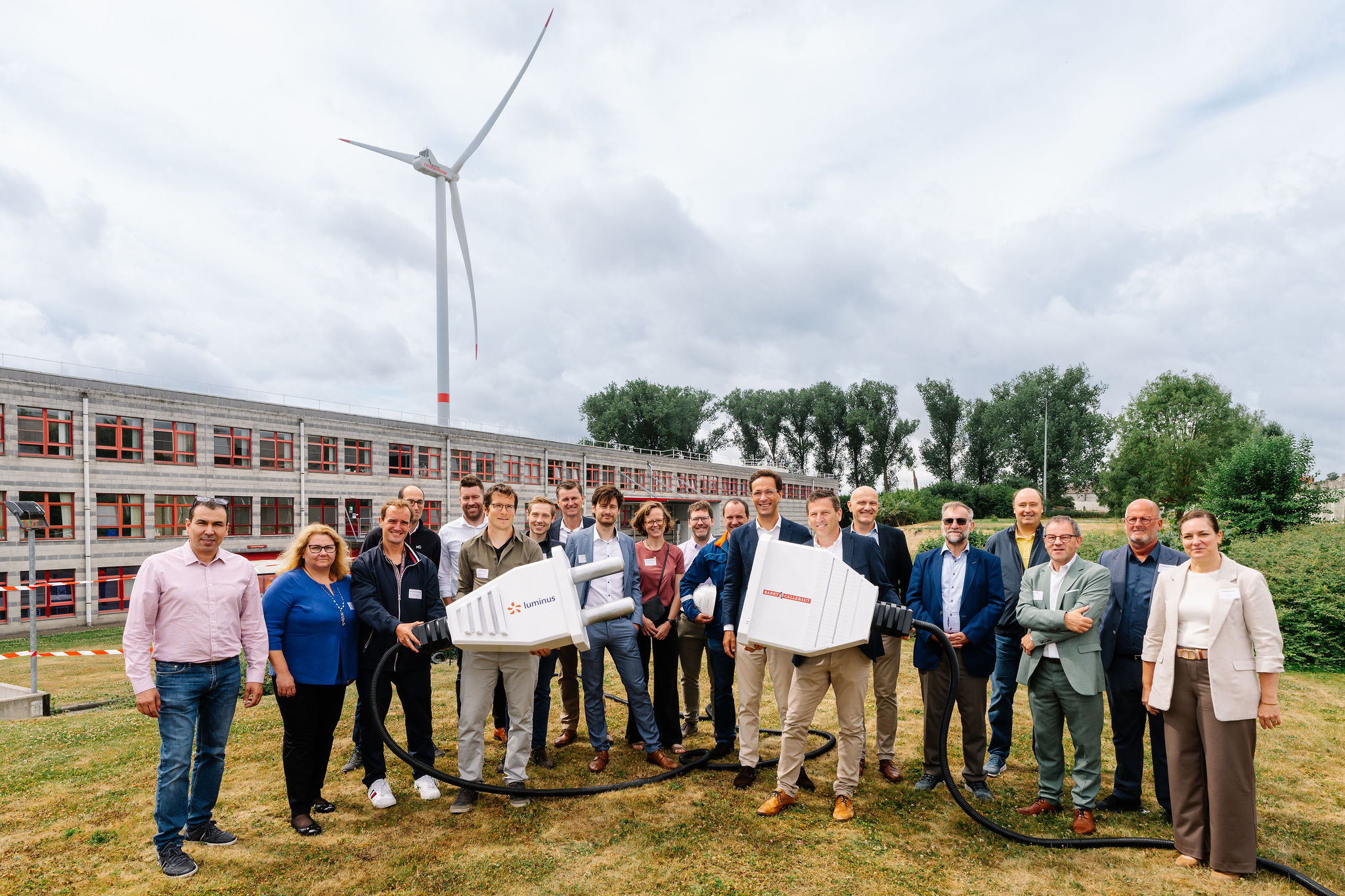 Windturbine op de site van Barry Callebaut in Halle officieel ingehuldigd