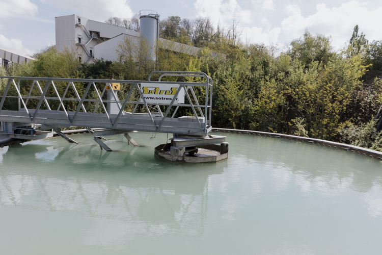 Gebruikt water voor reinigen van granulaten wordt gerecycleerd.