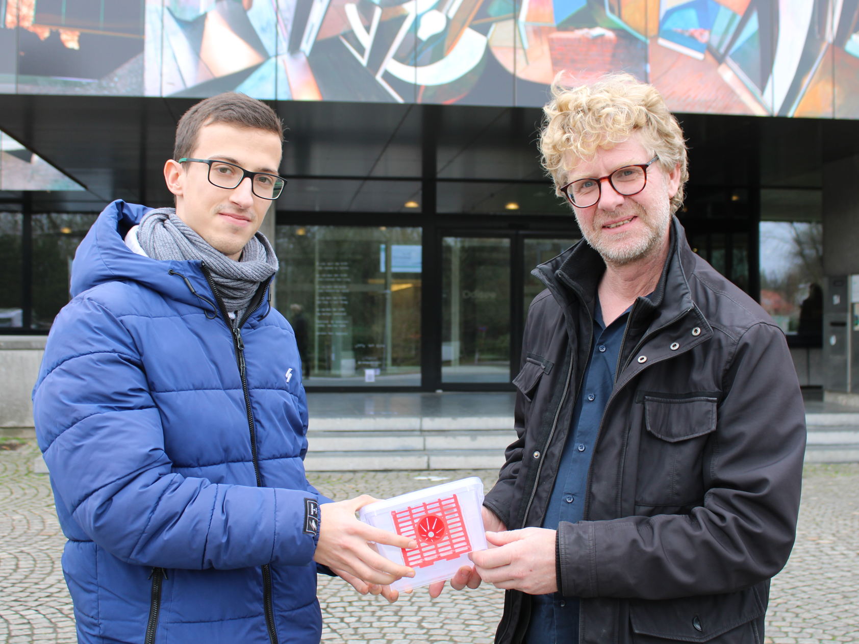 Hogeschool Odisee verdeelt 100 selectieve vallen voor Aziatische hoornaar in Aalst