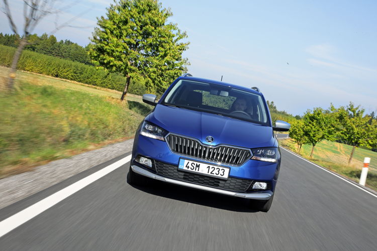 The SCOUTLINE version benefits from all the
enhancements made to the FABIA model series
including the new assistance systems and Simply Clever
ideas.