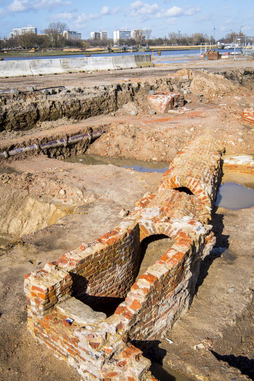 Oude riolering nabij het Prinsenhof. Ook in het verleden was drainage van de grond belangrijk. ©Frederik Beyens