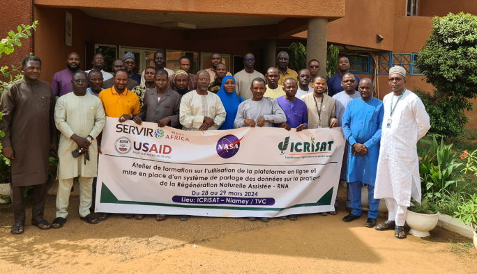 Group photo of workshop participants.