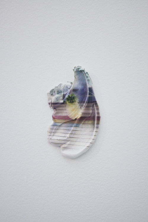 My-Lan Hoang-Thuy, Itaewon II, 2018, Inkjet print op acrylverf, Enkele centimeters groot ('tandpasta' werkje), Privécollectie Aurélien Mole, Parijs