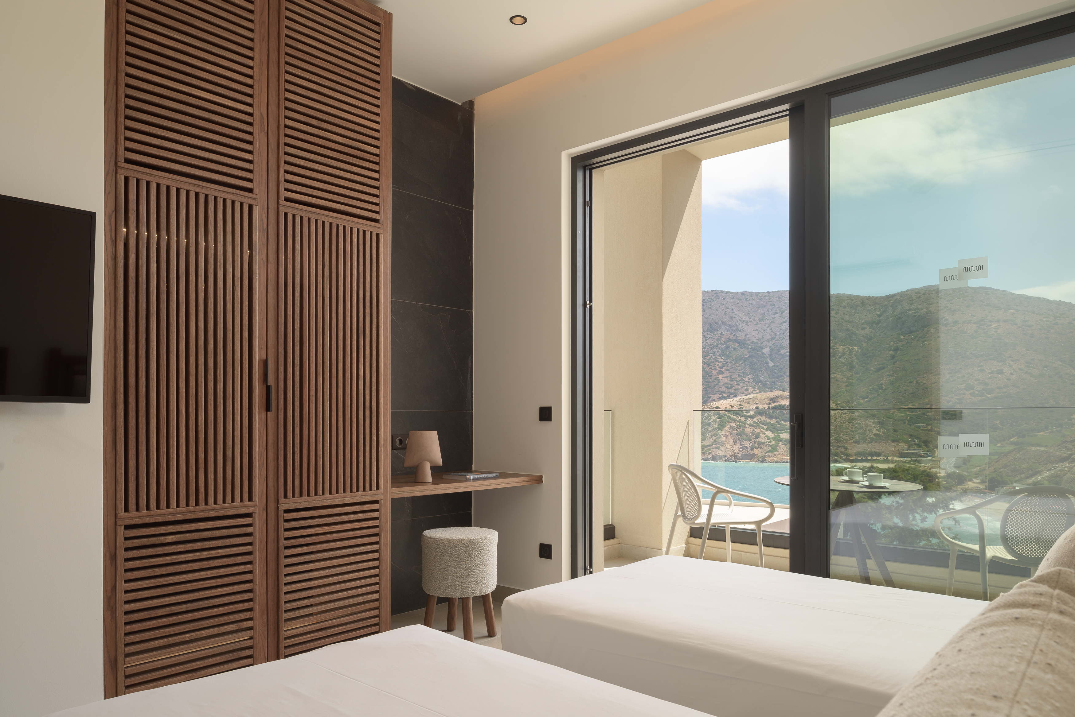 RENOVATED Premium 2 Bedroom Suites