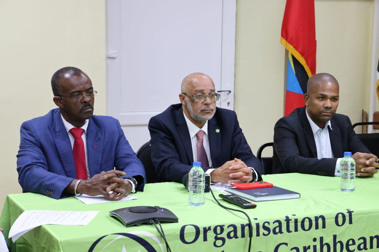 Ary CHALUS, Président de la Région Guadeloupe, Dr. Didacus Jules, Directeur Général de l'OECO et Ruddy BONBLOU, Commissaire de la Guadeloupe auprès de l'OECO 