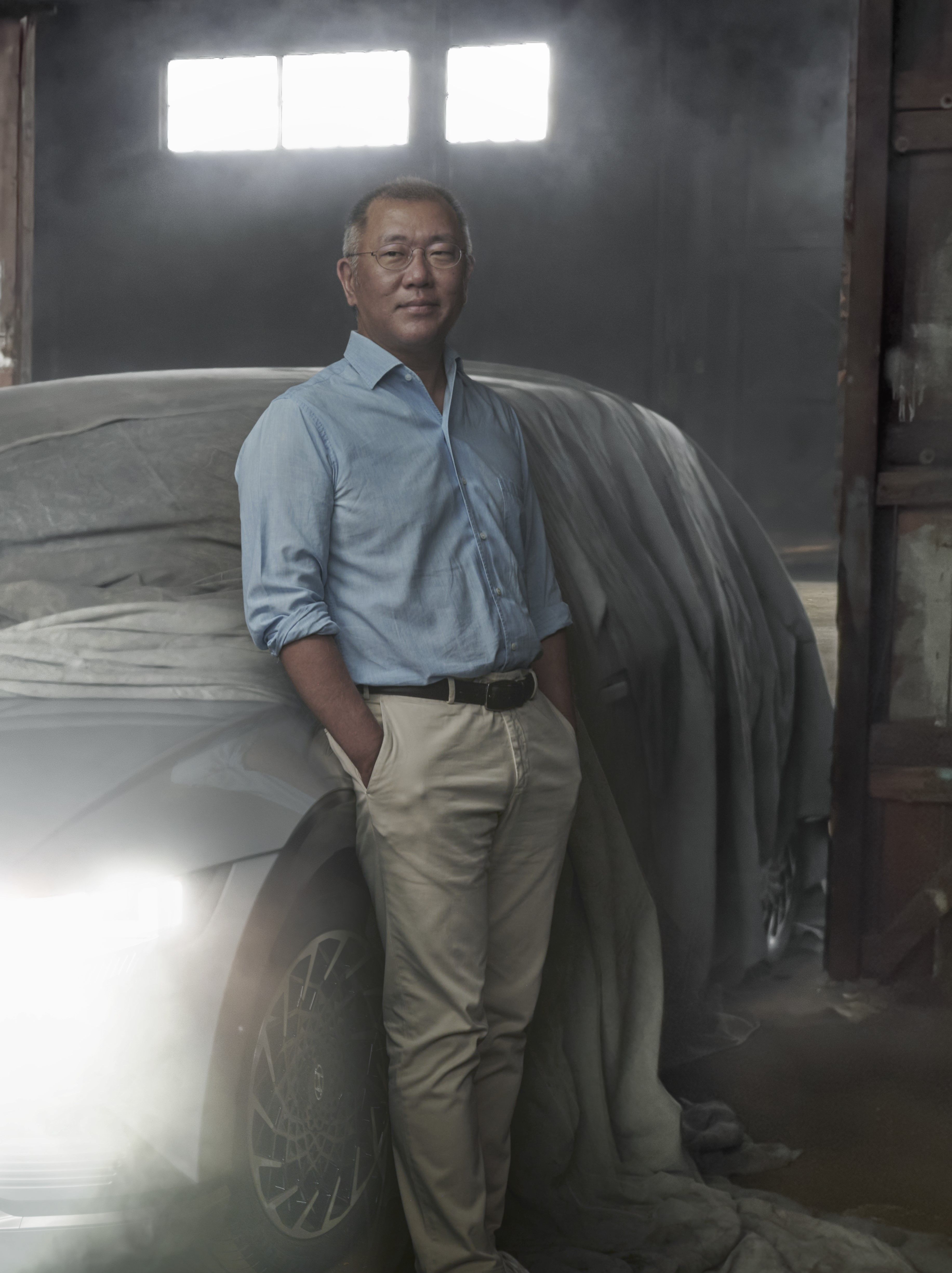 Légende et crédit : Euisun Chung, présidente exécutive de Hyundai Motor Group en Californie (2021 © Annie Leibovitz)