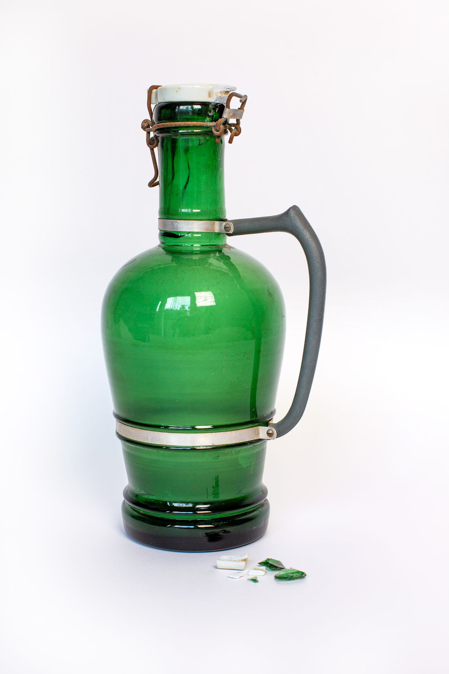 Glass Bottle – broken and repaired, part of R for Repair 2022. Imagery by Zuketa Film Production