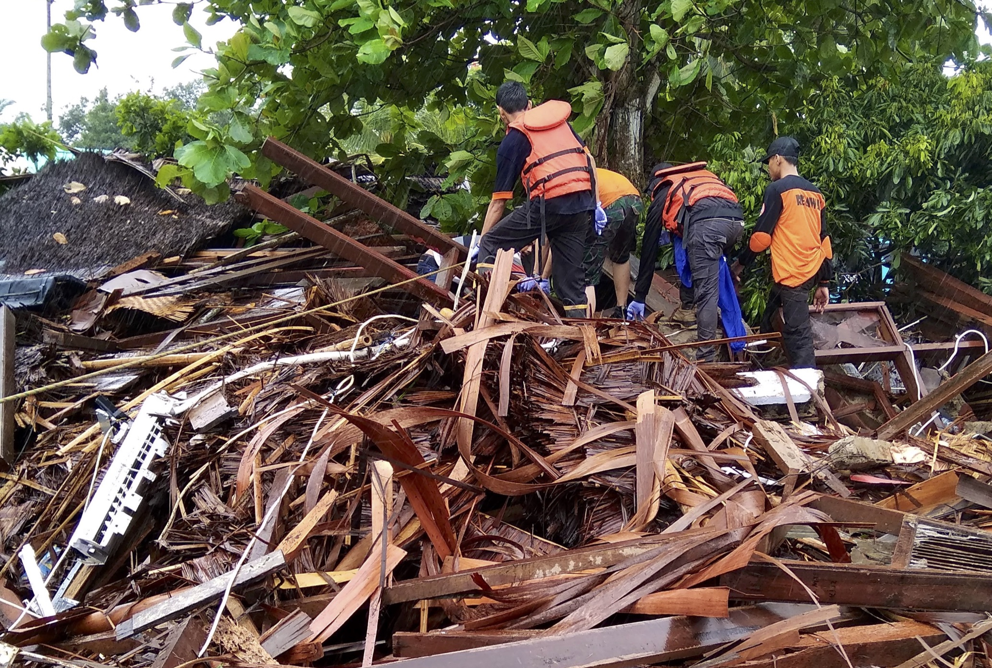 Indonesia: priorizamos los casos más graves y urgentes causados por la erupción del volcán y posterior tsunami