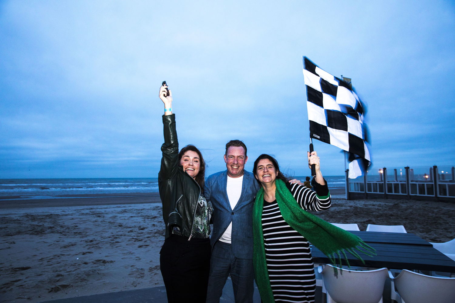 Fotocredits: Ivo Geskes (SpecialPixel) Wethouder Ellen Verheij-de Haas gaf officieel startschot voor opening Hotelnacht (met Lana Lemmens, directeur Zandvoort Marketing en organisator Vincent van Dijk)