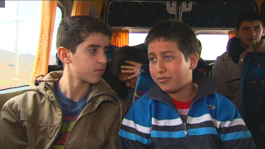 Karrewiet in Marokko - aflevering 2 (6.4) : Achraf op de schoolbus - (c) VRT Karrewiet in Marokko - aflevering 2 (6.4) : Achraf op de schoolbus - (c) VRT