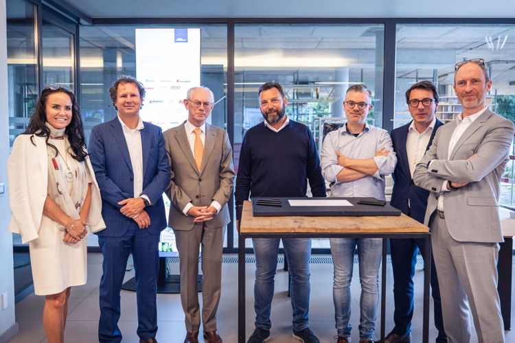 Partnership Akkodis - vlnr: Yin Oei, Frank Beliën, Herman Van Rompuy, Serge Vandenhoudt, Kevin Logist, Willem-Jan Jacobs, Joachim De Vos