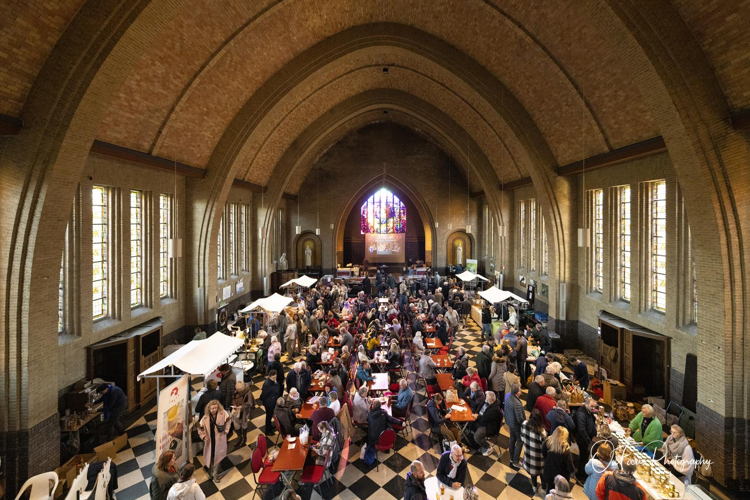 Streekproductenmarkt in de kerk van Beke - ©Plattelandscentrum Meetjesland